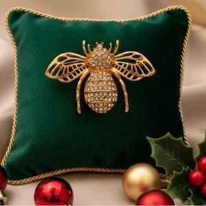 New in Box! Gold-Tone Pave Rhinestone Honey Bee Brooch